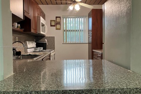 Condo in Coral Springs, Florida, 2 bedrooms  № 1788752 - photo 15