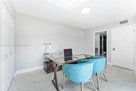 Touwnhouse à vendre à Cooper City, Floride: 2 chambres, 117.43 m2 № 1661683 - photo 16