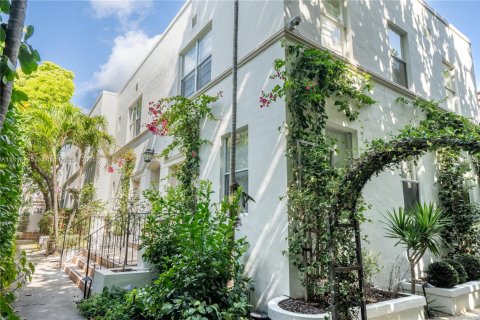 Apartamento en alquiler en Miami Beach, Florida, 2 dormitorios, 92.9 m2 № 1772322 - foto 1