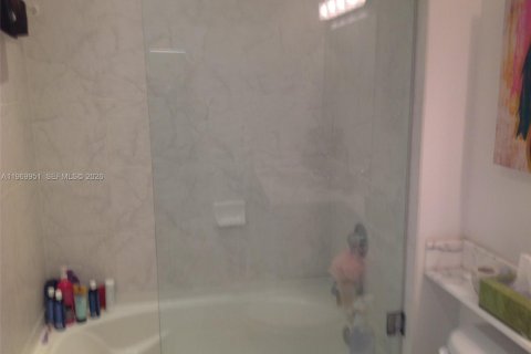 Купить кондоминиум в Майами, Флорида 1 спальня, 63.64м2, № 2051401 - фото 9