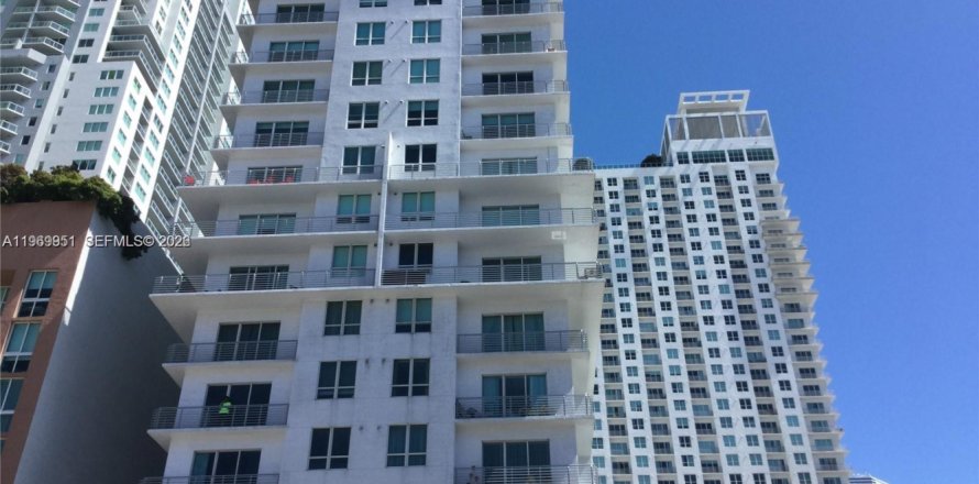 Кондоминиум с 1 спальней в Майами, Флорида № 2051401