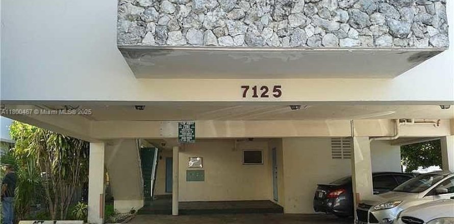 Condo in Miami Beach, Florida, 1 bedroom № 1937575