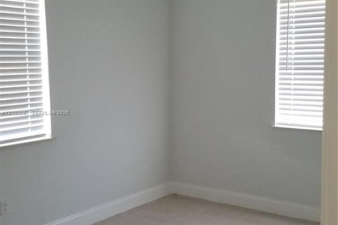 House in Lake Worth, Florida 3 bedrooms, 86.96 sq.m. № 2402100 - photo 6