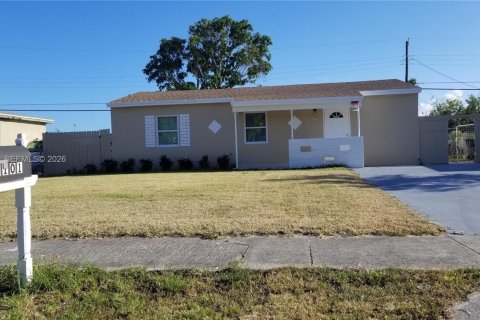 House in Lake Worth, Florida 3 bedrooms, 86.96 sq.m. № 2402100 - photo 5