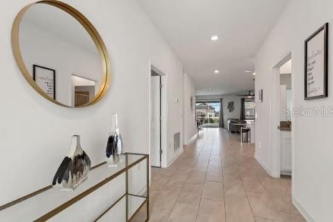Casa en venta en Davenport, Florida, 7 dormitorios, 373.28 m2 № 2230238 - foto 2