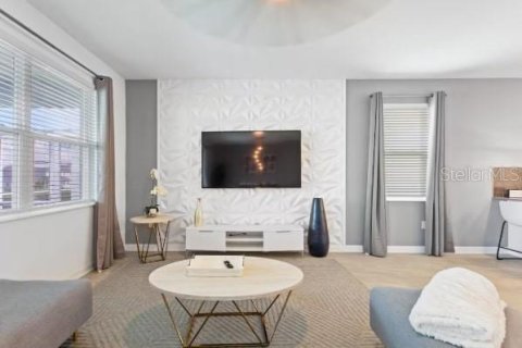 Casa en venta en Davenport, Florida, 7 dormitorios, 373.28 m2 № 2230238 - foto 9