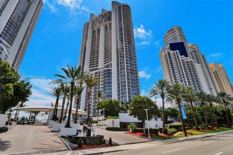 Condominio en venta en Sunny Isles Beach, Florida, 1 dormitorio, 81.85 m2 № 1938082 - foto 1