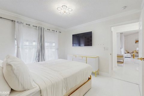 House in Wellington, Florida 5 bedrooms, 288 sq.m. № 2177030 - photo 23