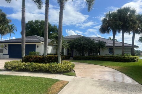 House in Wellington, Florida 5 bedrooms, 288 sq.m. № 2177030 - photo 2