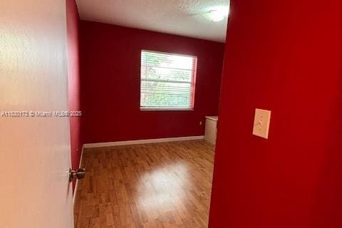 Casa en venta en Miami, Florida, 4 dormitorios № 1804593 - foto 9