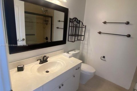 House in Cooper City, Florida 3 bedrooms, 196.95 sq.m. № 1892424 - photo 10