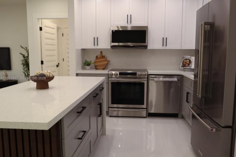 House in North Miami Beach, Florida 4 bedrooms, 140.28 sq.m. № 2030942 - photo 20