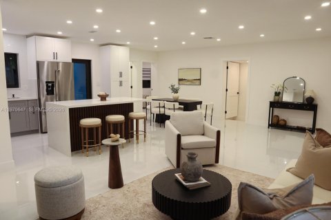 House in North Miami Beach, Florida 4 bedrooms, 140.28 sq.m. № 2030942 - photo 15