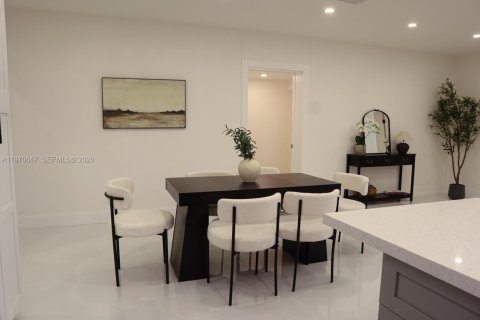 House in North Miami Beach, Florida 4 bedrooms, 140.28 sq.m. № 2030942 - photo 19