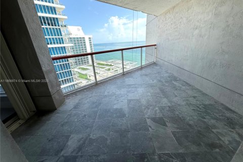 Condo in Miami Beach, Florida, 2 bedrooms  № 1926157 - photo 19