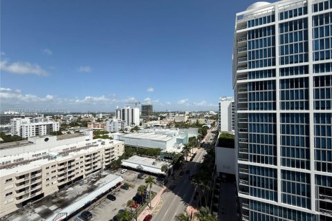 Condo in Miami Beach, Florida, 2 bedrooms  № 1926157 - photo 23