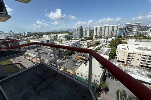Condo in Miami Beach, Florida, 2 bedrooms  № 1926157 - photo 24