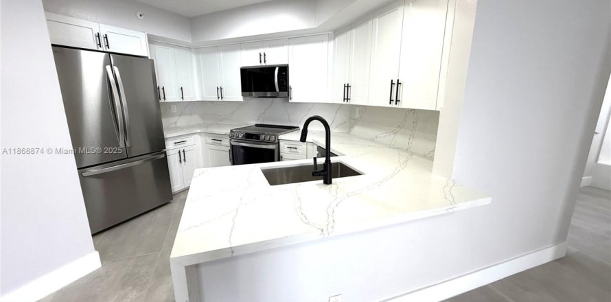 Condo in Miami Beach, Florida, 2 bedrooms  № 1926157