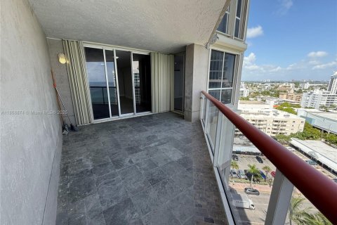 Condo in Miami Beach, Florida, 2 bedrooms  № 1926157 - photo 20