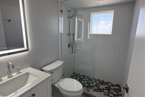 Condo in Miami Beach, Florida, 2 bedrooms  № 1926157 - photo 15