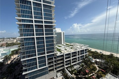Condo in Miami Beach, Florida, 2 bedrooms  № 1926157 - photo 18