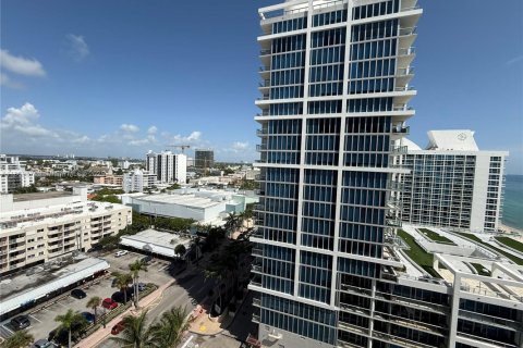 Condo in Miami Beach, Florida, 2 bedrooms  № 1926157 - photo 22