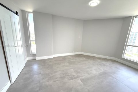 Condo in Miami Beach, Florida, 2 bedrooms  № 1926157 - photo 10
