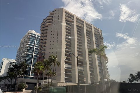 Condo in Miami Beach, Florida, 2 bedrooms  № 1926157 - photo 26