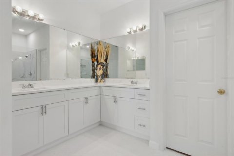 House in Orlando, Florida 4 bedrooms, 260.03 sq.m. № 1618338 - photo 11