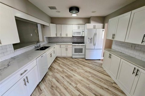 Casa en venta en Tarpon Springs, Florida, 3 dormitorios, 156.35 m2 № 1653792 - foto 2