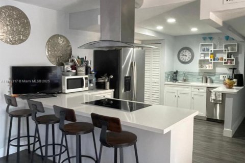 Copropriété à vendre à Miami, Floride: 3 chambres, 117.24 m2 № 1850884 - photo 1