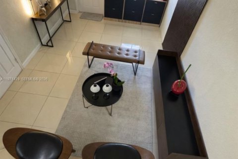 House in Doral, Florida 3 bedrooms, 165.09 sq.m. № 2041272 - photo 4