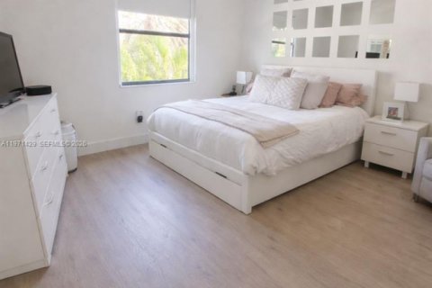 House in Doral, Florida 3 bedrooms, 165.09 sq.m. № 2041272 - photo 20