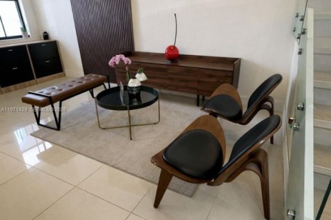 House in Doral, Florida 3 bedrooms, 165.09 sq.m. № 2041272 - photo 3