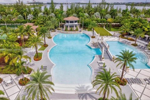 House in Doral, Florida 3 bedrooms, 165.09 sq.m. № 2041272 - photo 25