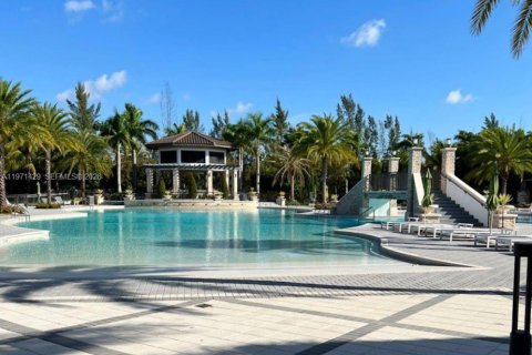 House in Doral, Florida 3 bedrooms, 165.09 sq.m. № 2041272 - photo 30