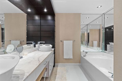 Купить кондоминиум в Бэл-Харбор, Флорида 2 спальни, 209.03м2, № 2038553 - фото 23