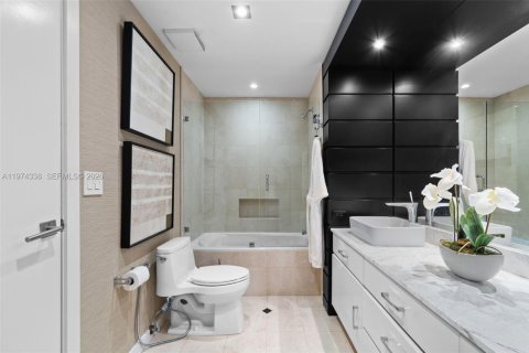 Купить кондоминиум в Бэл-Харбор, Флорида 2 спальни, 209.03м2, № 2038553 - фото 29