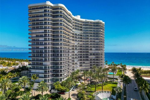 Купить кондоминиум в Бэл-Харбор, Флорида 2 спальни, 209.03м2, № 2038553 - фото 3