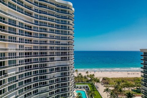 Купить кондоминиум в Бэл-Харбор, Флорида 2 спальни, 209.03м2, № 2038553 - фото 2