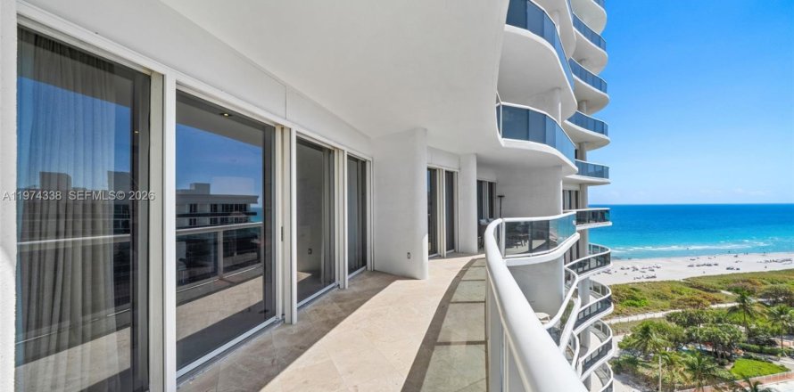 Кондоминиум с 2 спальнями в Бэл-Харбор, Флорида № 2038553