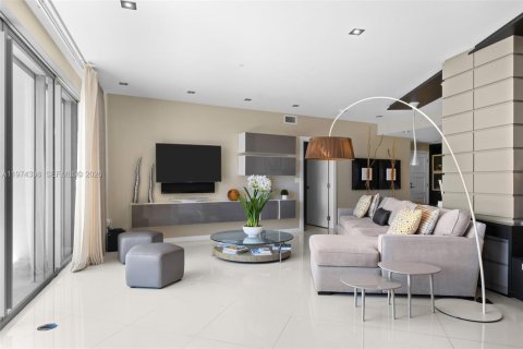 Купить кондоминиум в Бэл-Харбор, Флорида 2 спальни, 209.03м2, № 2038553 - фото 9