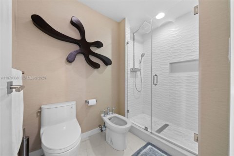 Купить кондоминиум в Бэл-Харбор, Флорида 2 спальни, 209.03м2, № 2038553 - фото 24