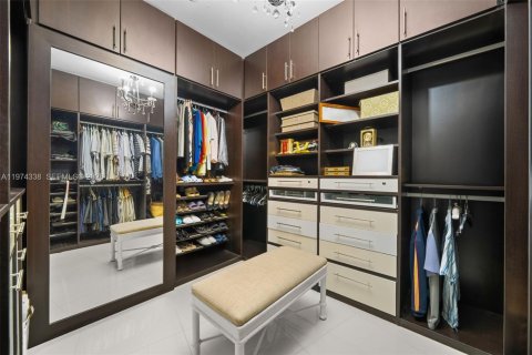 Купить кондоминиум в Бэл-Харбор, Флорида 2 спальни, 209.03м2, № 2038553 - фото 25