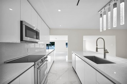 Villa ou maison à vendre à Miami, Floride: 4 chambres, 281.22 m2 № 2153207 - photo 29