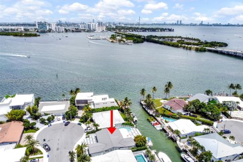 Villa ou maison à vendre à Miami, Floride: 4 chambres, 281.22 m2 № 2153207 - photo 14