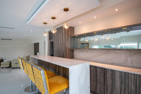 Villa ou maison à vendre à Miami, Floride: 4 chambres, 281.22 m2 № 2153207 - photo 19