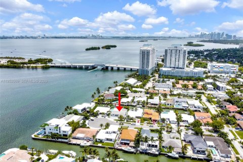 Villa ou maison à vendre à Miami, Floride: 4 chambres, 281.22 m2 № 2153207 - photo 12