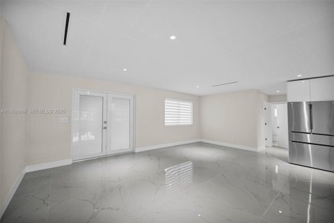 Villa ou maison à vendre à Miami, Floride: 4 chambres, 281.22 m2 № 2153207 - photo 23