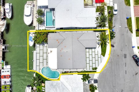 Villa ou maison à vendre à Miami, Floride: 4 chambres, 281.22 m2 № 2153207 - photo 15